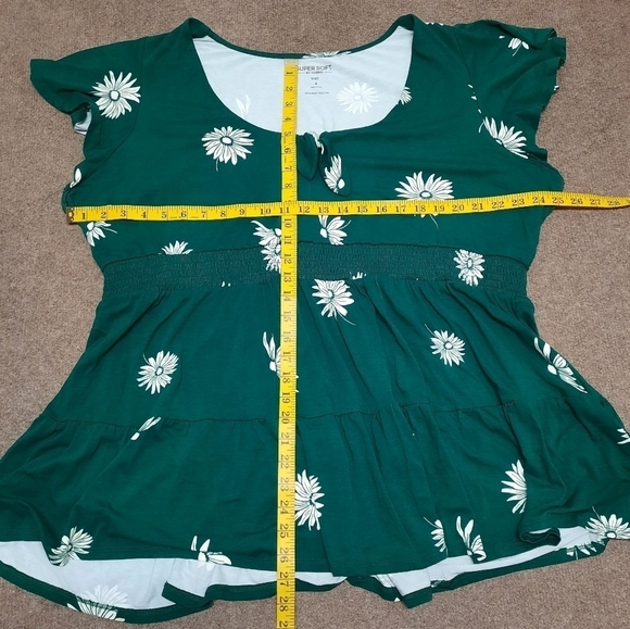 TORRID (4X) Super Soft Tie Front Keyhole Babydoll Top Floral Green - Picture 9 of 9